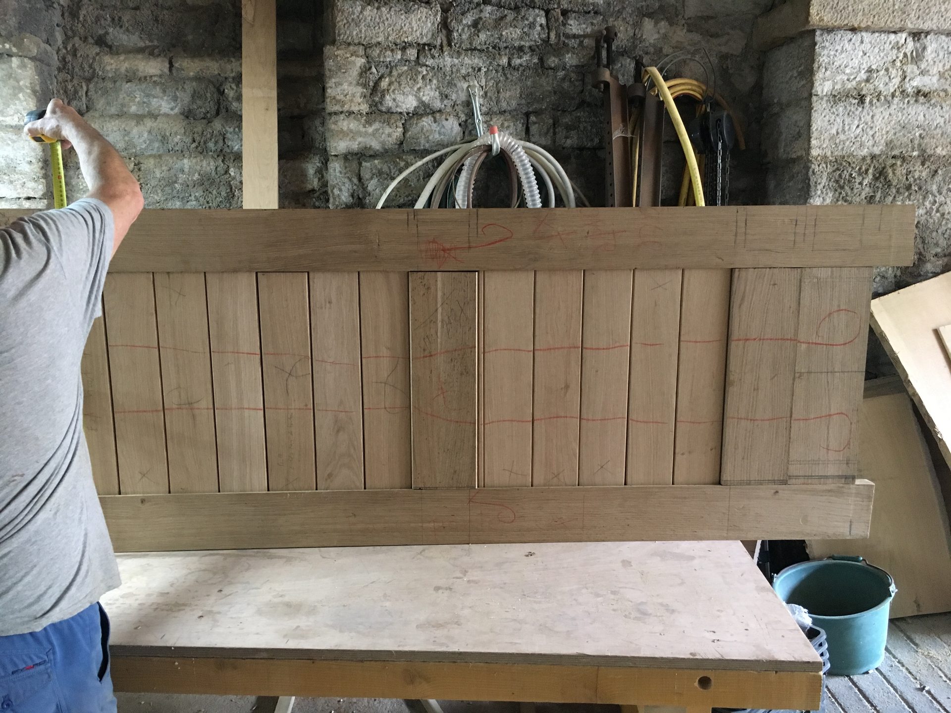 Fabrication porte bois — atelier